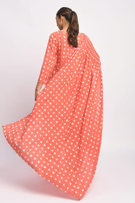 JAYATI GOENKA_Pink Cotton Smocking V-neck Printed Kurta Set _Online_at_Aza_Fashions