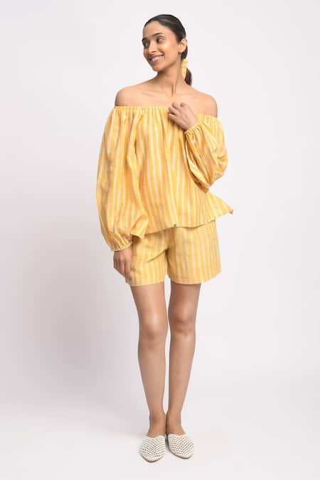 JAYATI GOENKA_Yellow Cotton, Chanderi Silk Off-shoulder Sandy Printed Top And Shorts Set _at_Aza_Fashions