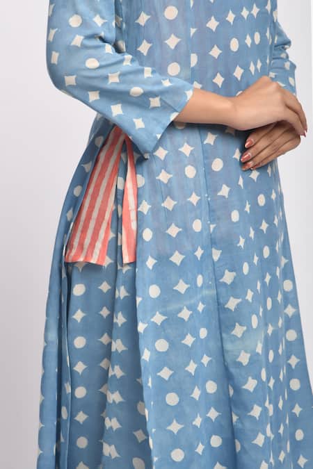 Shop_JAYATI GOENKA_Blue Cotton, Chanderi Silk V-, Yes, Halter Sky Printed Kurta And Pant Set 