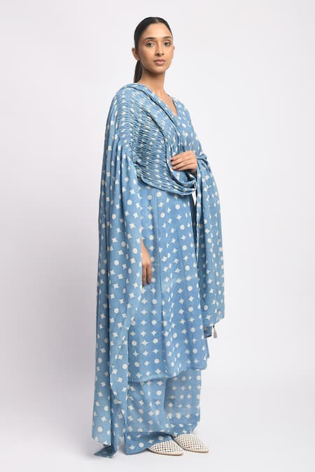 JAYATI GOENKA_Blue Cotton V-neck, Yes Cloud Printed Kurta Set _Online_at_Aza_Fashions