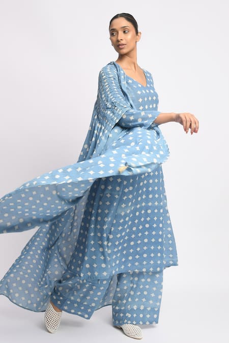 Shop_JAYATI GOENKA_Blue Cotton V-neck, Yes Cloud Printed Kurta Set _Online_at_Aza_Fashions
