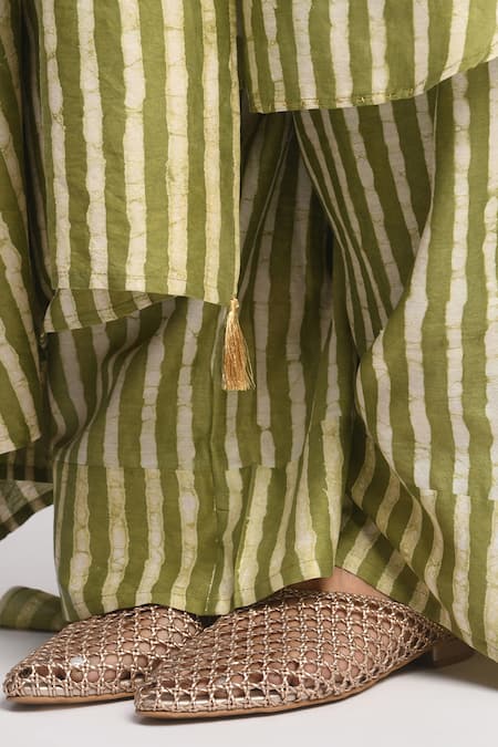 JAYATI GOENKA_Green Silk, Cotton, Chanderi Smocking Round Neck, Yes Earth Printed Kurta Set _at_Aza_Fashions