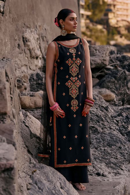 Surily G Crepe Kurta Pant Set 