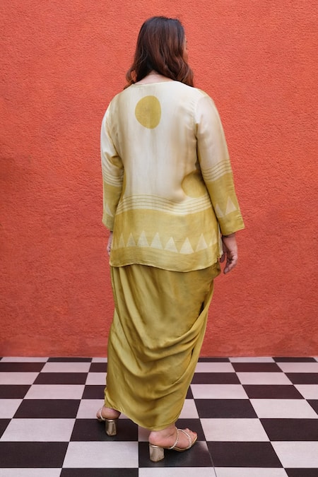 Prahnaaya Triangle Print Top & Skirt Set 