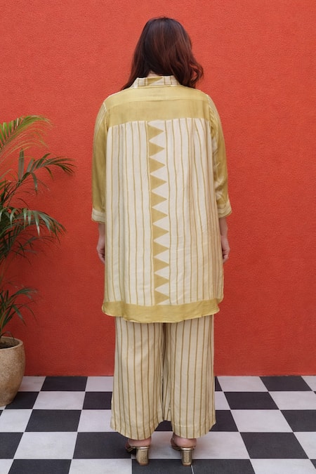 Prahnaaya Geometric Pattern Shirt & Pant Set 