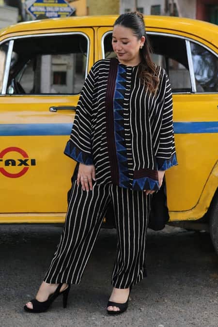 Prahnaaya Stripe Print Kurta & Pant Set 