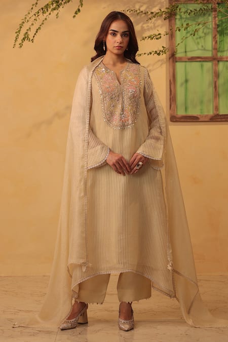 Label Niti Bothra Applique Yoke Embroidered Kurta & Pant Set 