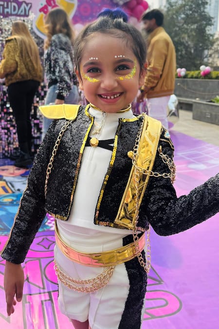 Toplove Kpop Rumi Jacket & Shorts Set 