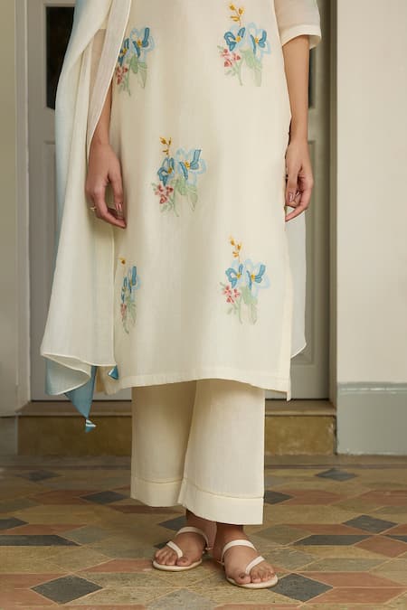 Shop Vaayu Blue Muslin Applique, Tassels Round Neck Ivory Floral Kurta Set Online at Aza Fashions Shop_Vaayu_Blue Muslin Applique, Tassels Round Neck Ivory Floral Kurta Set _Online_at_Aza_Fashions