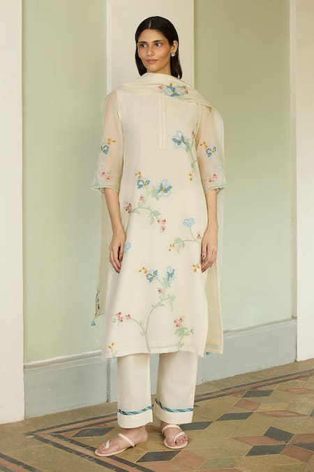 Vaayu Applique Kurta Set 