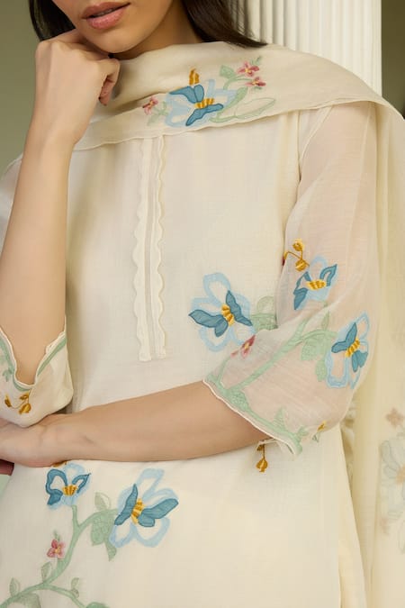 Vaayu_Blue Cotton, Muslin Applique Round Neck, Yes Kurta Set _at_Aza_Fashions