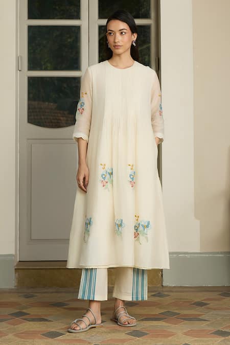 Buy_Vaayu_Ivory Cotton, Muslin Applique Round Neck, Yes Pintuck Kurta And Pant Set _Online_at_Aza_Fashions