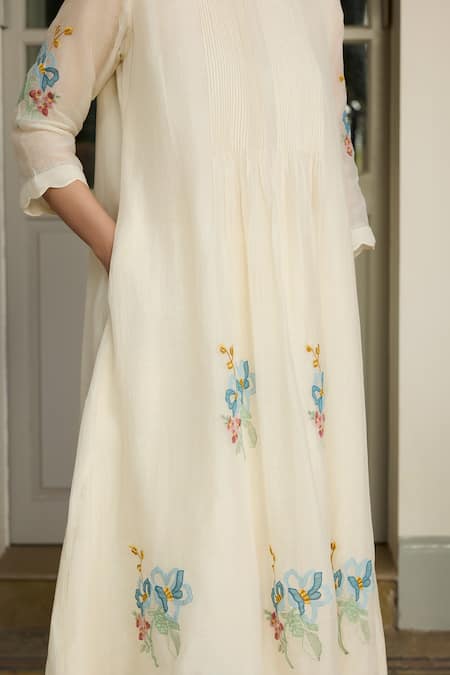 Shop_Vaayu_Ivory Cotton, Muslin Applique Round Neck, Yes Pintuck Kurta And Pant Set _Online_at_Aza_Fashions