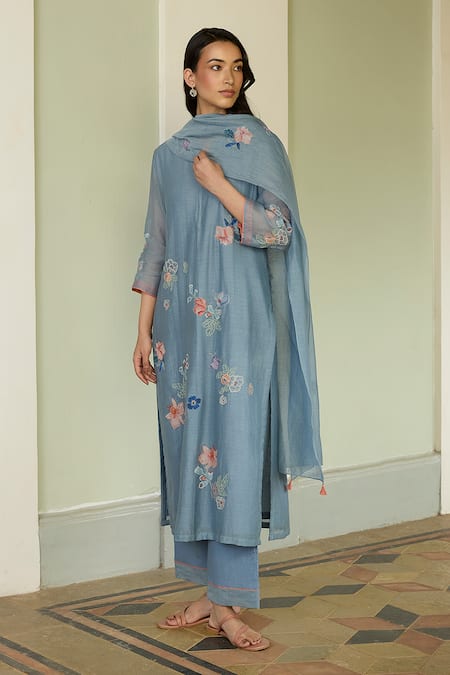 Vaayu_Blue Cotton, Muslin Applique Round Neck Mist Kurta Set _at_Aza_Fashions