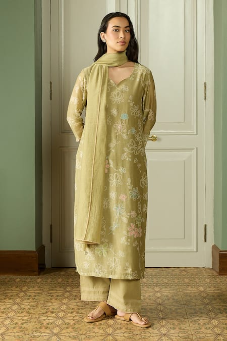 Vaayu Meadow Thread Embroidered Kurta Set 