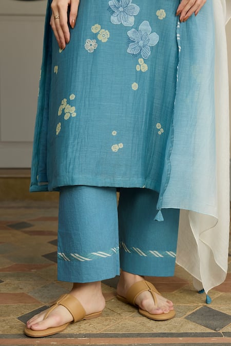 Vaayu_Blue Cotton, Muslin Applique, Tassels Round Neck, Yes Ocean Kurta Set _at_Aza_Fashions