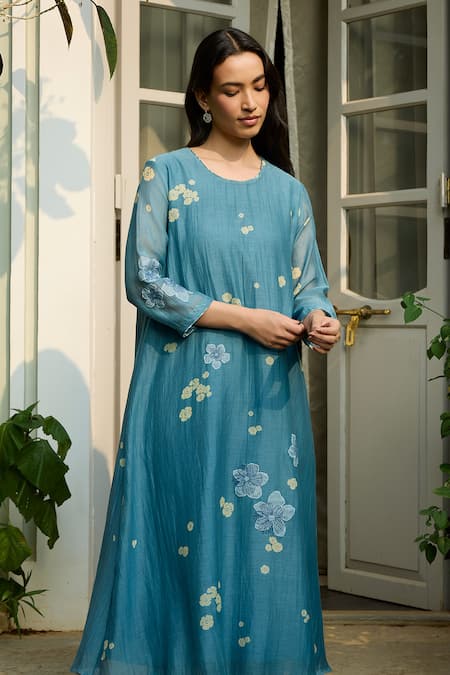 Vaayu_Blue Cotton, Muslin Applique Round Neck, Yes Ocean Kurta Set _Online_at_Aza_Fashions