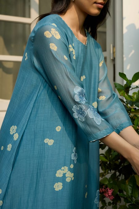 Buy_Vaayu_Blue Cotton, Muslin Applique Round Neck, Yes Ocean Kurta Set _Online_at_Aza_Fashions