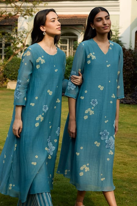 Vaayu_Blue Cotton, Muslin Applique Round Neck, Yes Ocean Kurta Set _at_Aza_Fashions