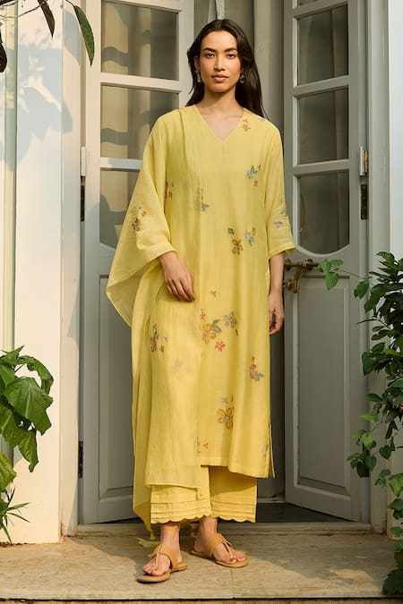 Vaayu Embroidered Bloom Kurta Set 