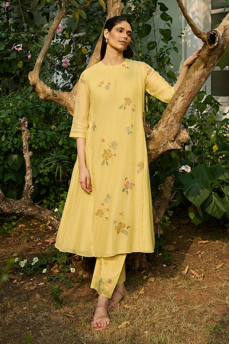 Buy_Vaayu_Yellow Cotton, Muslin Embroidery Round Neck Lemon Bloom Kurta Set 