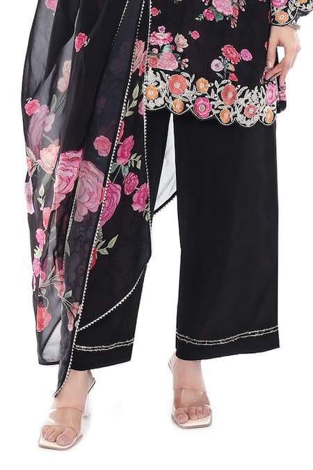 Buy_Tanu Malhotra_Black Crepe, Organza Embroidery, Lace V-neck Bloom Print Kurta Set 