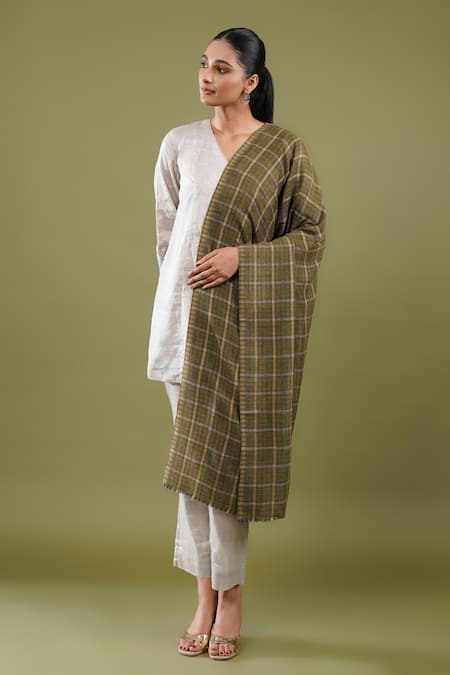 Shop SHAZA Green Yashna Woollen Stole at Aza Fashions Shop_SHAZA_Green Yashna Woollen Stole _at_Aza_Fashions