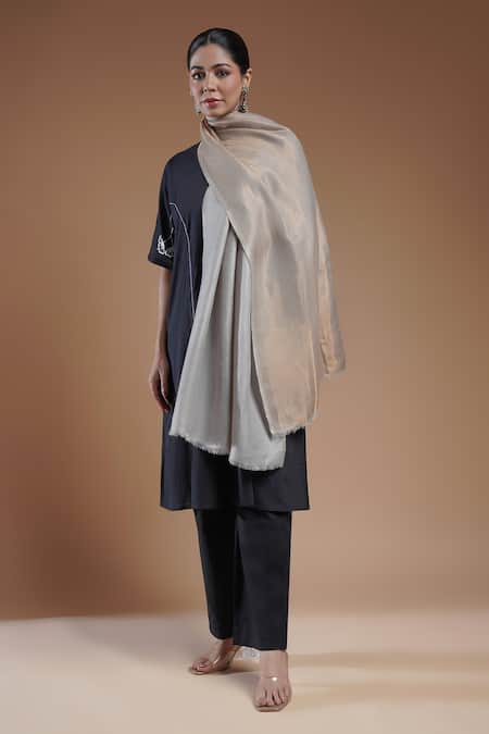 SHAZA Leher Woolen Reversible Stole 