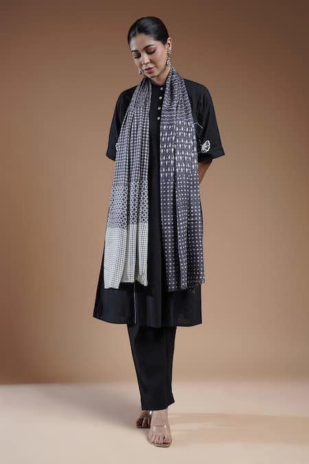 SHAZA Emera Print Woolen Stole 