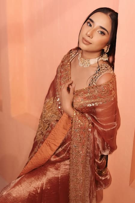Itrh Rose Gold Chanderi Silk, Tissue, Lampi, Mayur Shilp Work Saree With Blouse at Aza Fashions Itrh_Rose Gold Chanderi Silk, Tissue, Lampi, Mayur Shilp Work Saree With Blouse _at_Aza_Fashions