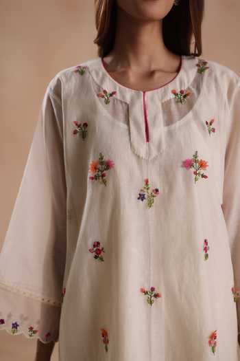 Buy_Begum_Ivory Chanderi Silk, Cotton Embroidery Notched Raina Floral Kurta And Pant Set 