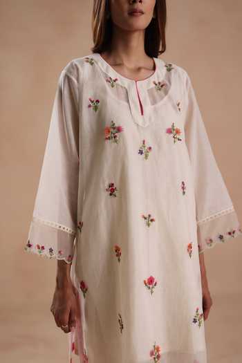 Shop_Begum_Ivory Chanderi Silk, Cotton Embroidery Notched Raina Floral Kurta And Pant Set 