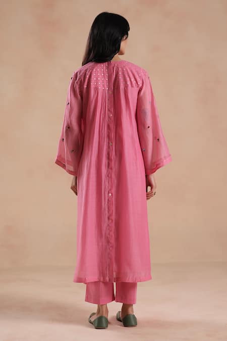 Begum Jheel Flower Embroidered Kurta Set 