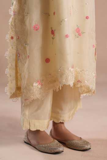 Buy_Begum_Ivory Organza, Silk Embroidery, Sequins V-neck Sareena Kurta Set 