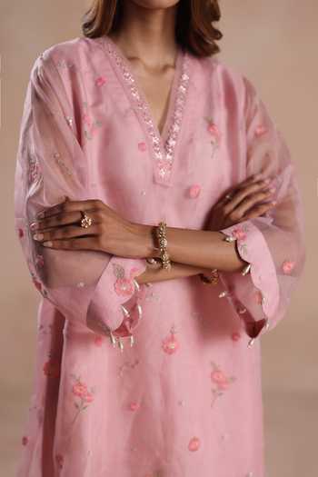 Begum Pink Organza, Silk Embroidery, Sequins V-neck Sareena Kurta Set Online at Aza Fashions Begum_Pink Organza, Silk Embroidery, Sequins V-neck Sareena Kurta Set _Online_at_Aza_Fashions