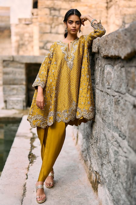 Jayanti Reddy Nebula Zardosi Silk Tunic & Dhoti Pant Set 