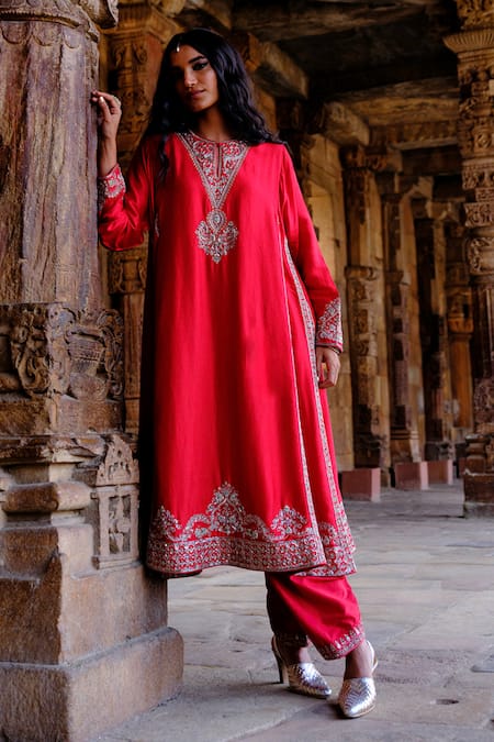 Jayanti Reddy Vashti Embroidered Silk Kurta & Salwar Set 