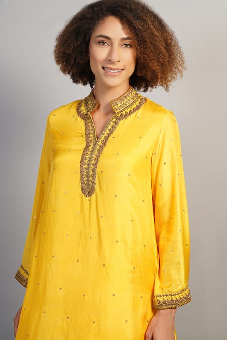 Samant Chauhan_Yellow Silk Embroidery Zari Threadwork Kurta Set _at_Aza_Fashions