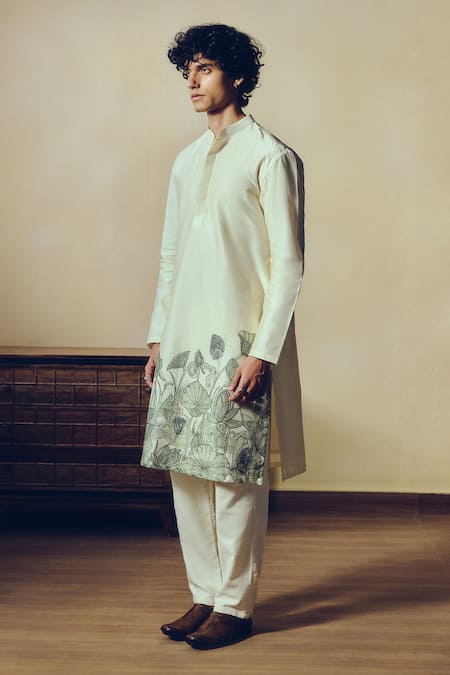 Shop Studio 113 White Silk, Chanderi Embroidery Kantha Maya Kurta Online at Aza Fashions Shop_Studio 113_White Silk, Chanderi Embroidery Kantha Maya Kurta _Online_at_Aza_Fashions