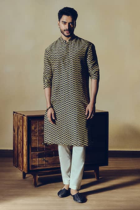 Buy_Studio 113_Black Silk, Chanderi Chevron Print Kurta _Online_at_Aza_Fashions