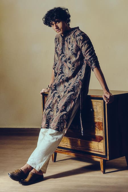 Studio 113 Black Silk, Chanderi Paisley Print Bela Kurta Online at Aza Fashions Studio 113_Black Silk, Chanderi Paisley Print Bela Kurta _Online_at_Aza_Fashions