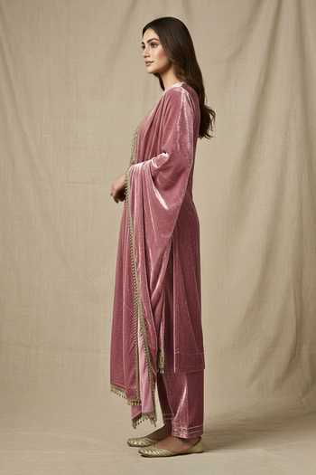 Two Sisters By Gyans Pink Velvet Beads, Zari, Mirrors, Tassels V-neck, Gold Work Crushed Kurta Set Online at Aza Fashions Two Sisters By Gyans_Pink Velvet Beads, Zari, Mirrors, Tassels V-neck, Gold Work Crushed Kurta Set _Online_at_Aza_Fashions