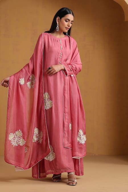 Wazir C Kashmiri Aari Embroidered Kurta Set 