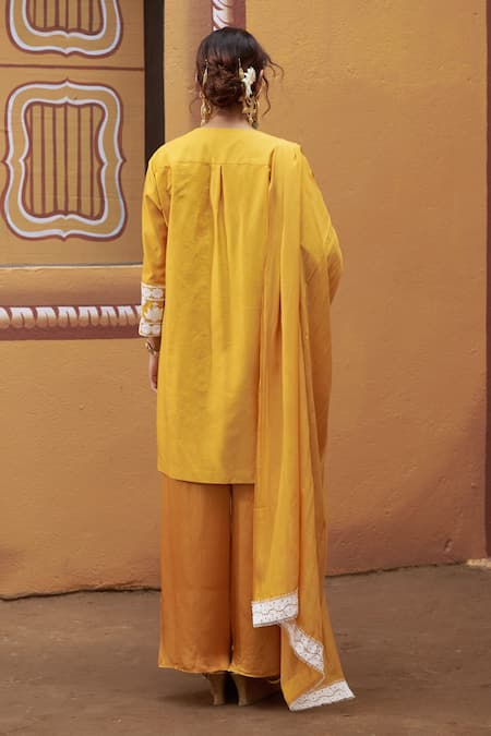 Thetaa Lotus Thread Work Kurta Set 