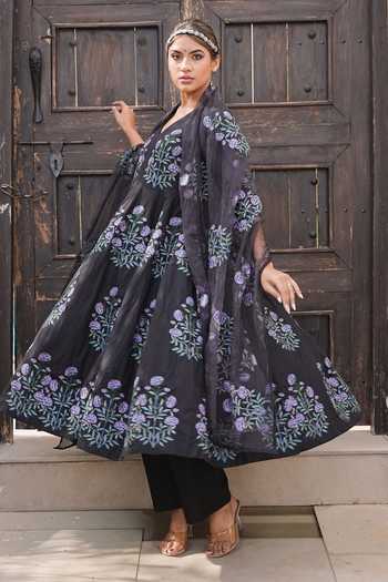 Gulabo Jaipur_Black Cotton, Cambric Embroidery V-neck Wafa Floral Print Anarkali Set _Online_at_Aza_Fashions