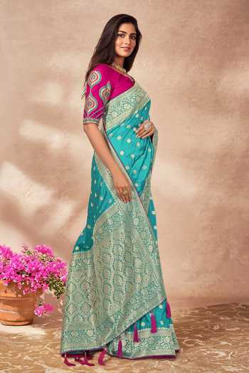 Buy_Khwaab By Sanjana Lakhani_Blue Georgette, Silk Embroidery V-neck Floral Tear Drop Woven Saree Set _Online_at_Aza_Fashions