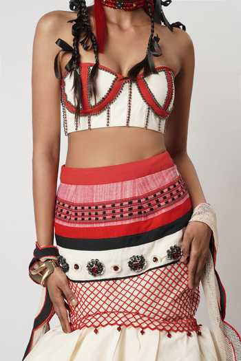 Buy_Shwetanga_Ivory Cotton, Tulle Beads, Stones, Embroidery Layered Floret Fish Cut Skirt Set 