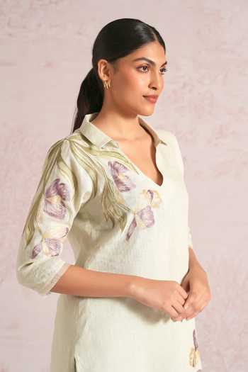 Shop_Kaveri_Green Linen Embroidery, Applique, Lace V-neck Painted Petals Kurta And Pant Set _Online_at_Aza_Fashions