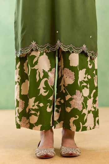 Nero India Green Cotton Embroidery V-neck Moss Petal Scallop Kurta And Flared Pant Set at Aza Fashions Nero India_Green Cotton Embroidery V-neck Moss Petal Scallop Kurta And Flared Pant Set _at_Aza_Fashions