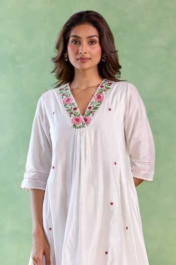 Buy_Nero India_Pink Chanderi Embroidery V-neck Petal Kurta And Pant Set _Online_at_Aza_Fashions